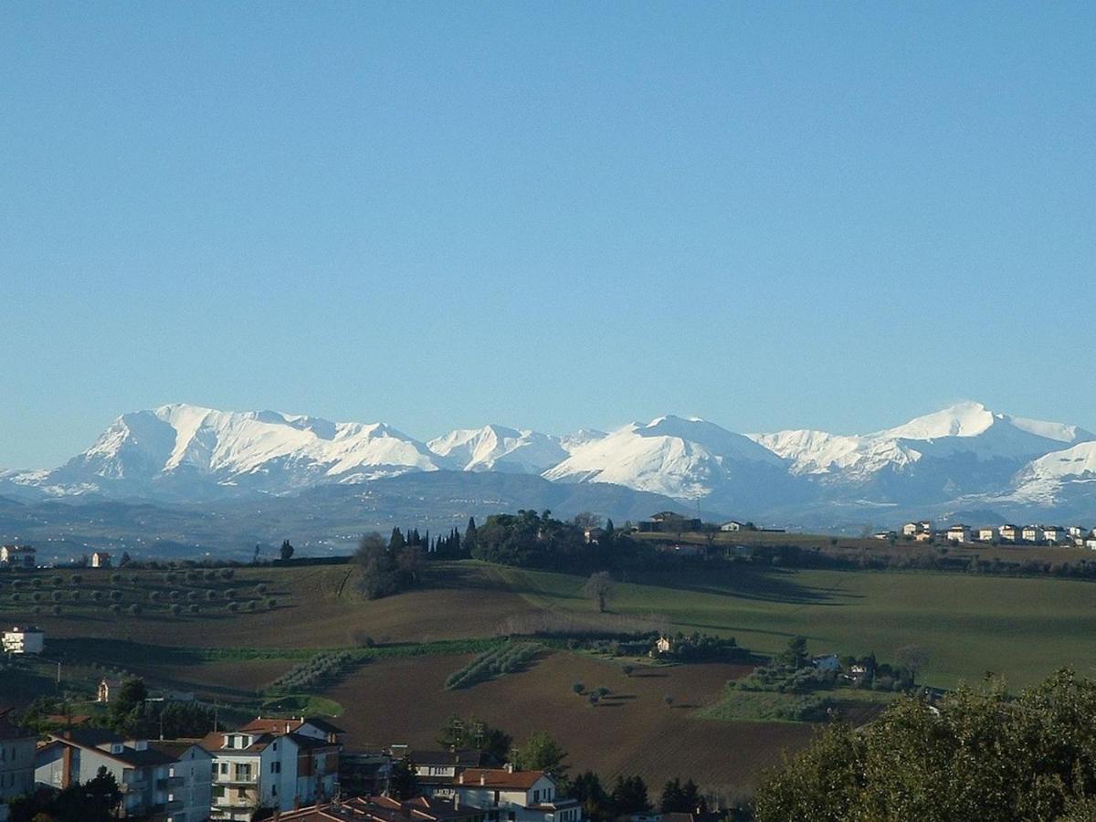 Spacious Apartment In Recanati With A 200 M² Mountain View المظهر الخارجي الصورة