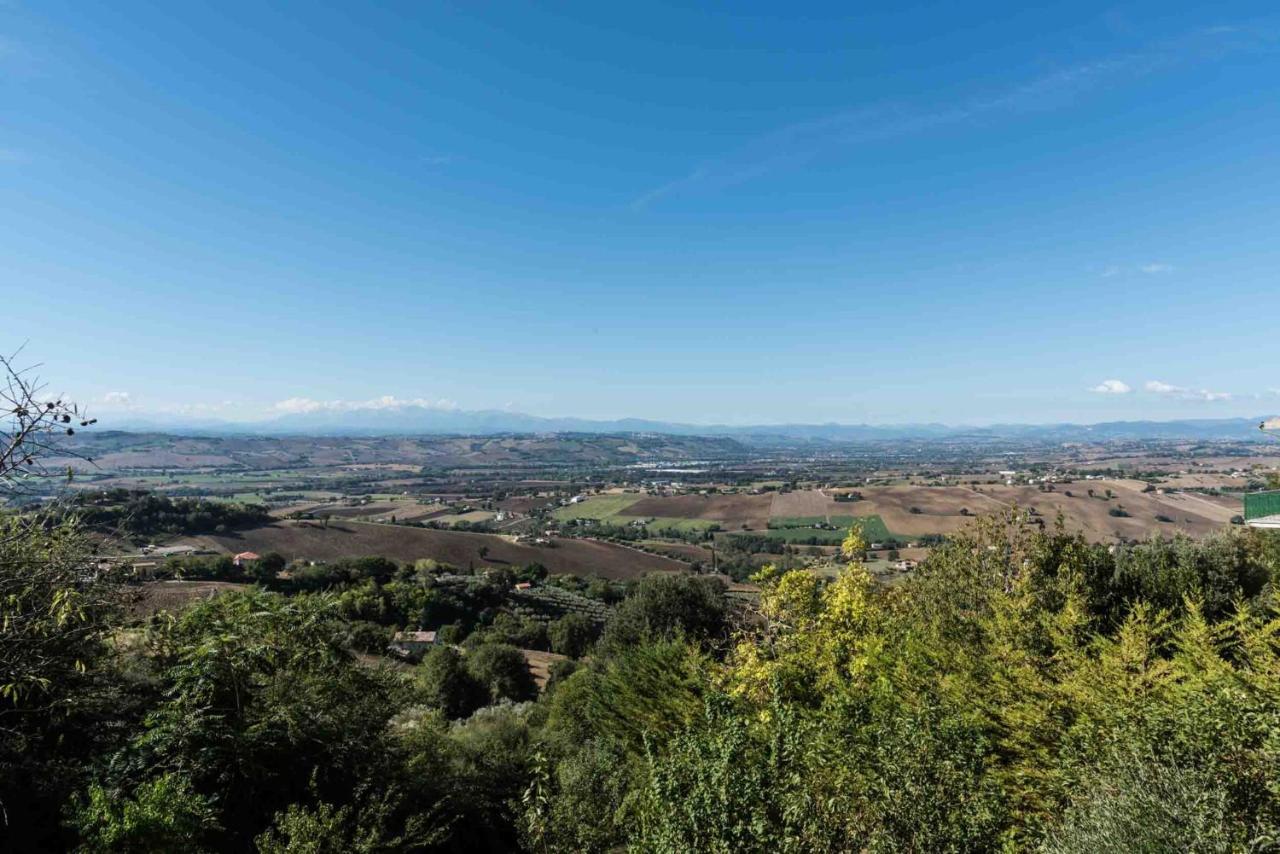 Spacious Apartment In Recanati With A 200 M² Mountain View المظهر الخارجي الصورة