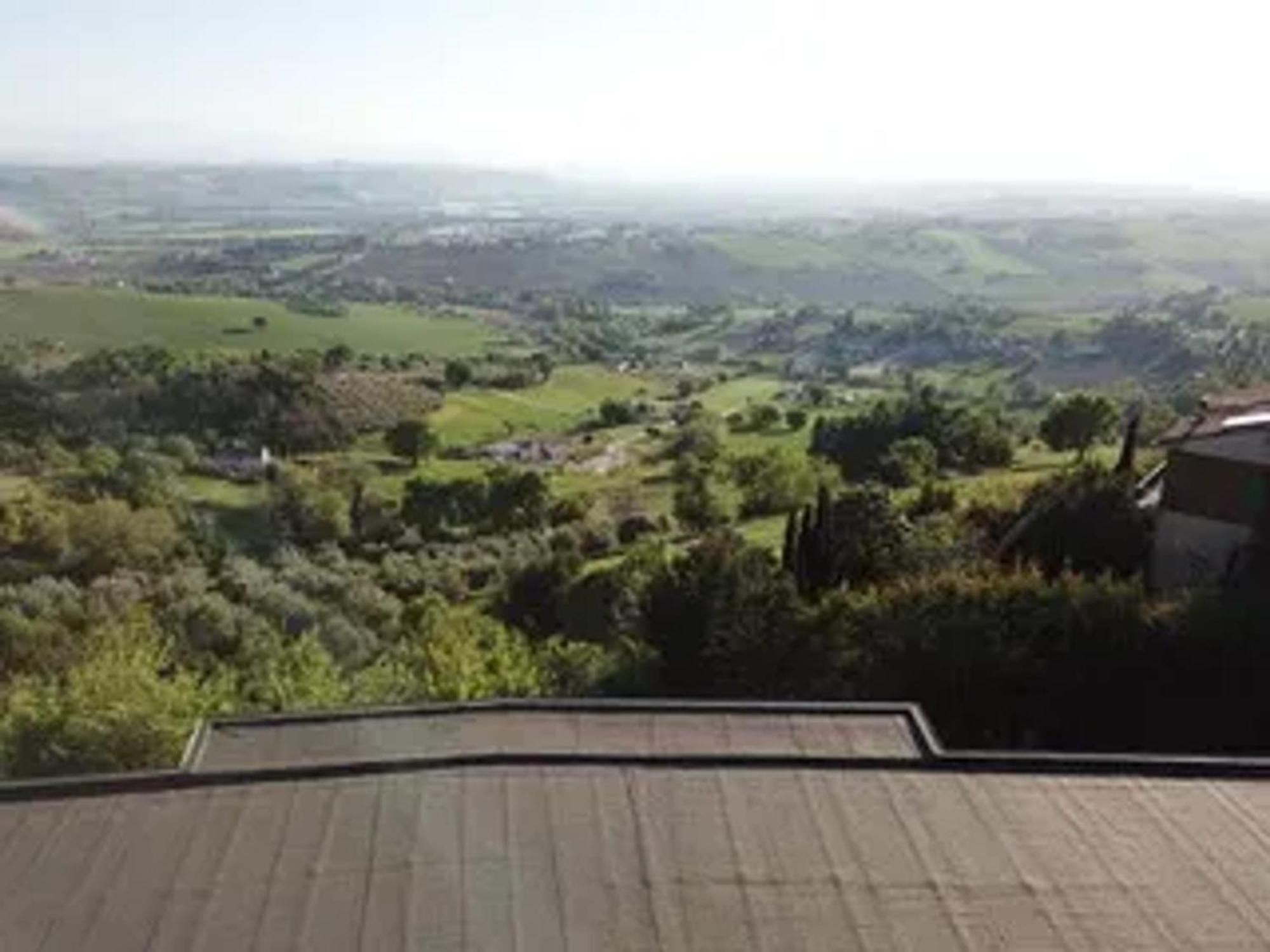 Spacious Apartment In Recanati With A 200 M² Mountain View المظهر الخارجي الصورة